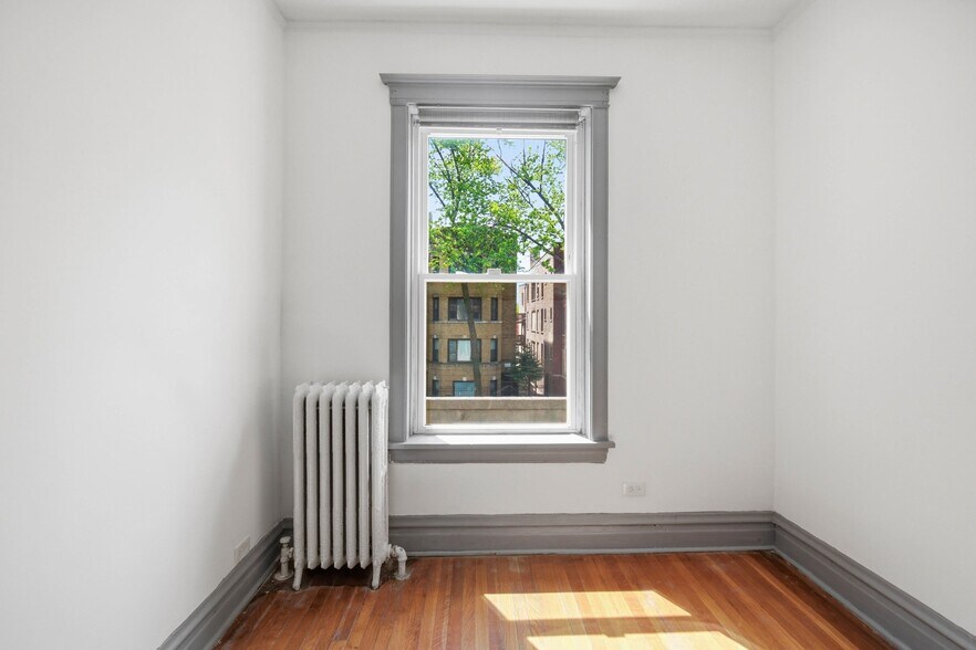 Building Photo - 1448 E 69th Pl
