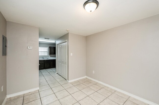 Building Photo - 2220 Santa Cleotilde Ave