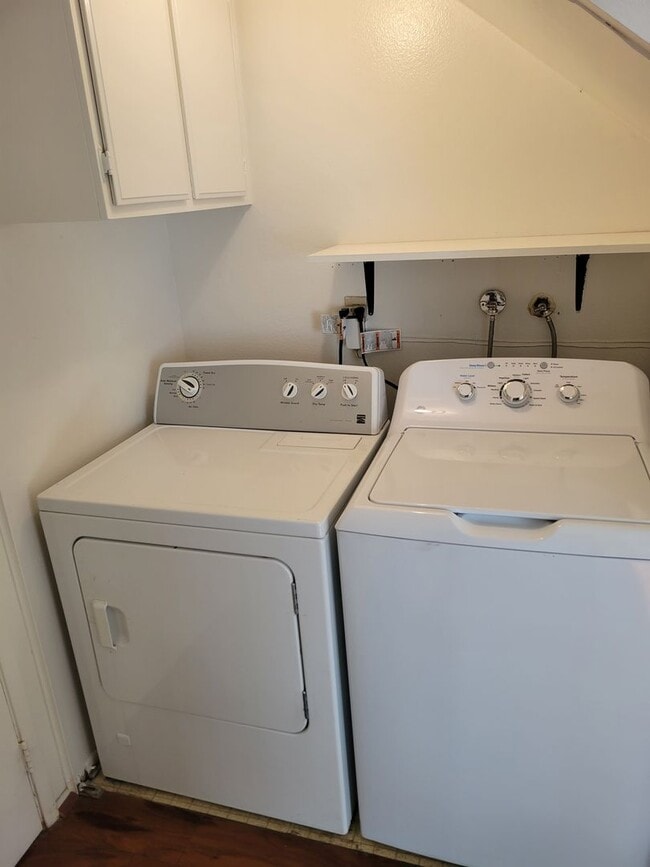 Building Photo - Plenty of Natural Light! Spacious Townhouse conveniently across Dominguez Hills!