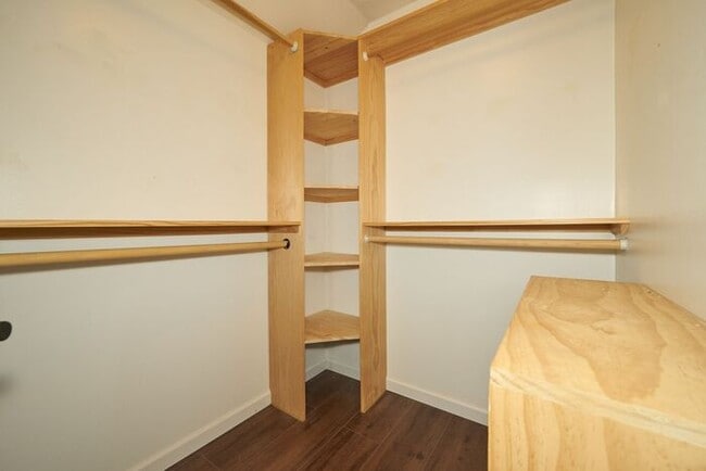 Building Photo - 4 BR with Great Floorplan in Carmel Schools!
