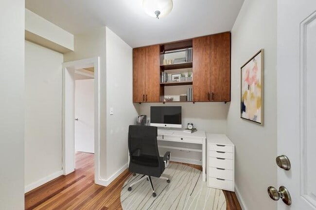 Building Photo - 1257 W Roscoe St