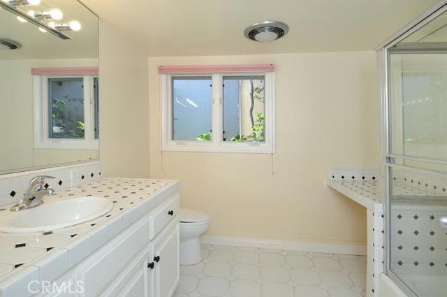 Building Photo - 345 Palos Verdes Dr W