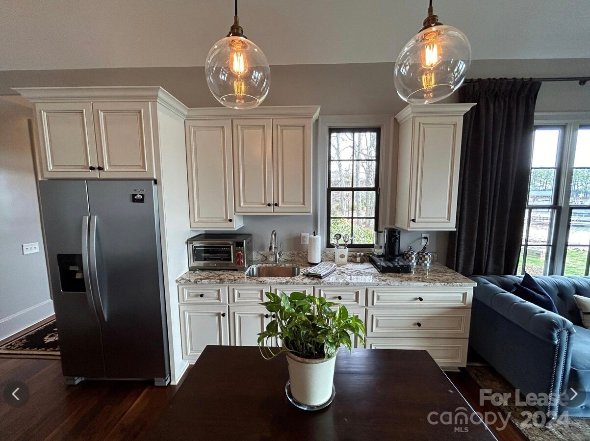 Building Photo - 17120 Belle Isle Dr