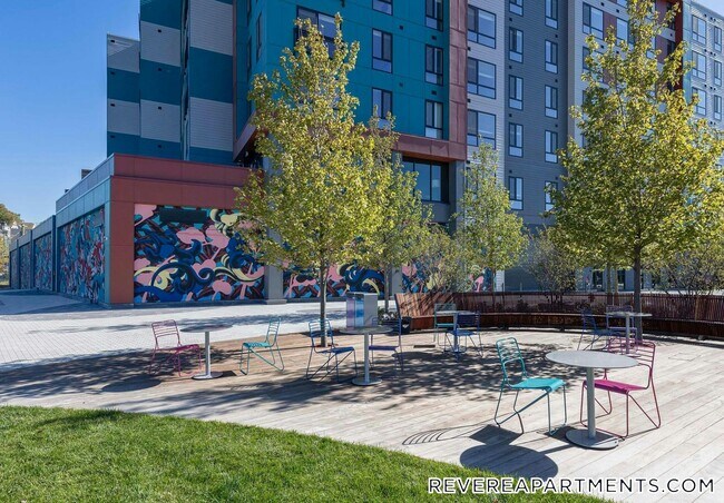 Building Photo - 328 Bank St