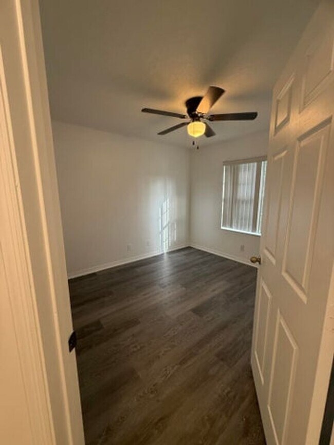 Building Photo - 100 Cocoplum Cir
