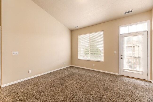 Building Photo - Beautiful Townhouse in Great Location!