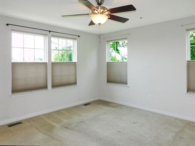 Building Photo - Pet Friendly 3 level End Unit Town Home wi...