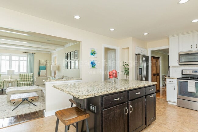 Building Photo - 9133 Robin Ridge Dr