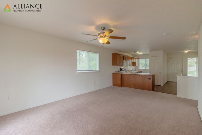 Building Photo - Town Home in West Manhattan!