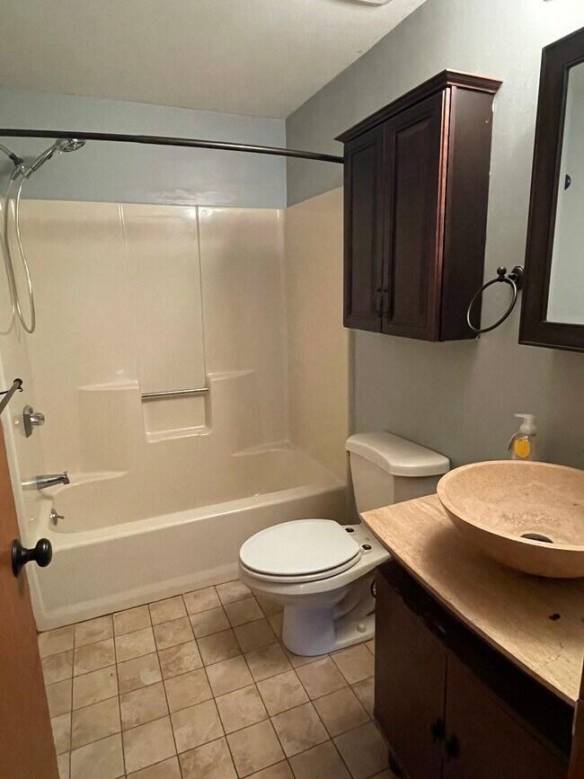 Building Photo - 4 Persimmon Ln