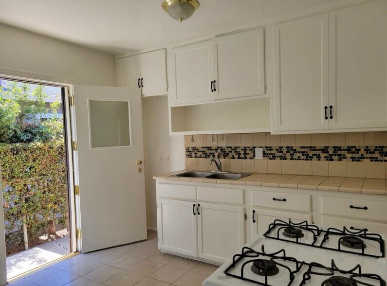 Building Photo - 8800 Ramsgate Ave