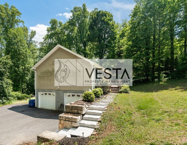 Building Photo - 51 Blue Ridge Acres Rd