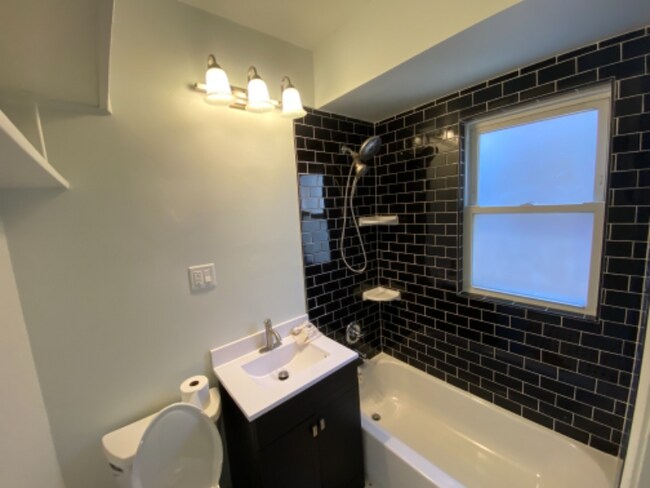 Building Photo - 1008 N Mozart St