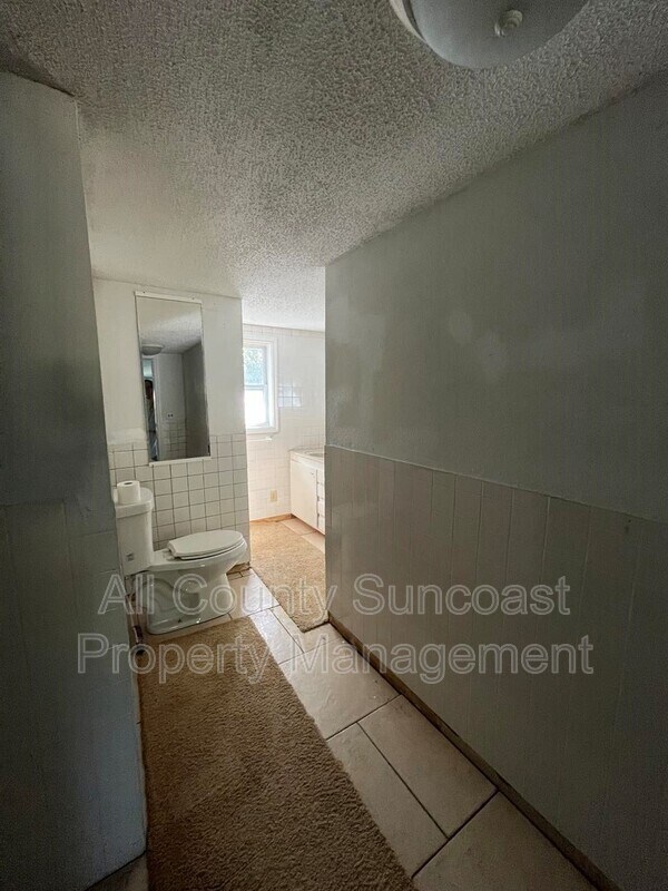 Building Photo - 234 N Forest Ct