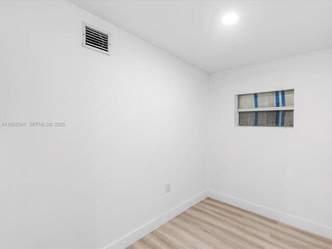 Building Photo - 6318 NW 19th Ct