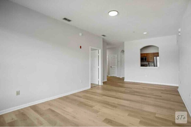 Building Photo - 10550 Baymeadows Rd