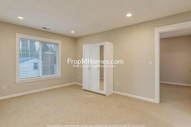 Building Photo - Gorgeous Three Bedroom Home in Centennial!