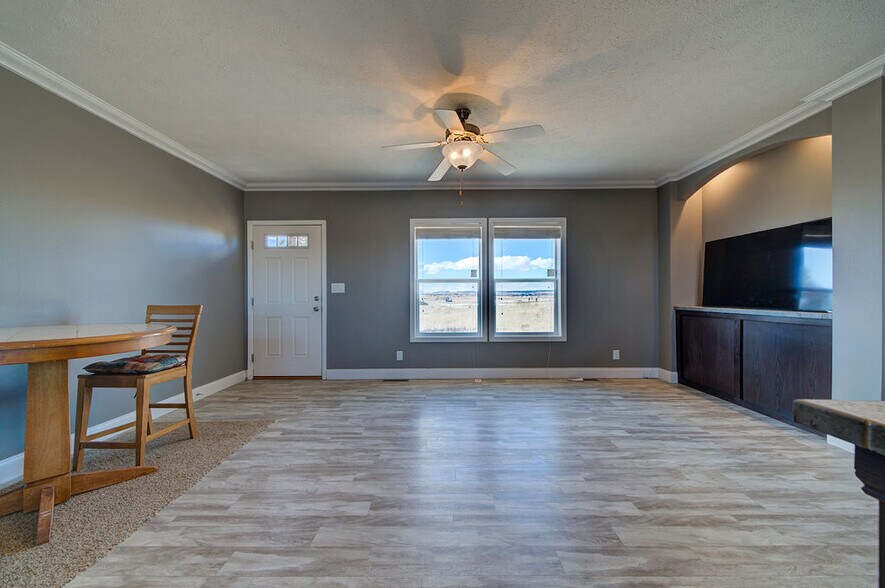 Building Photo - 13380 Log Rd