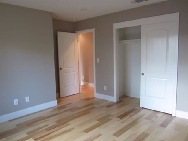Building Photo - 4 bedroom 2 bath house in Holbrook Heights- Concord