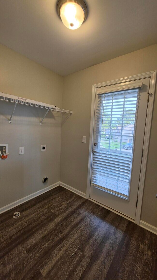 Building Photo - 147 Niblick Dr