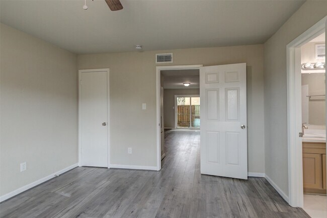 Building Photo - 3300 Pebblebrook Dr