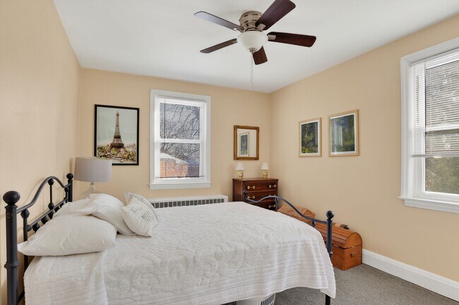 Building Photo - 6133 Parkway Dr