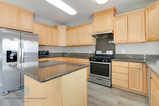 Building Photo - 2 Bed 2.5 Bath Townhouse in Prime Location of Amhambra