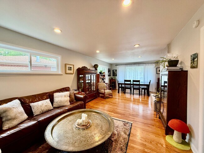 Building Photo - Charming Updated 3-Bedroom Home in Pleasant Valley