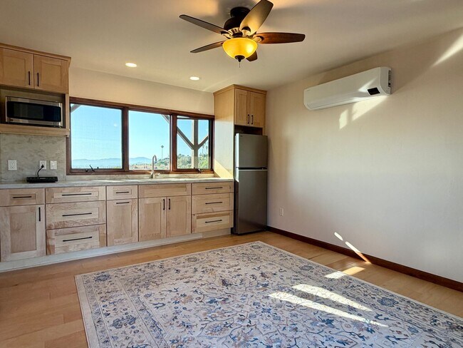 Building Photo - Resort Style Living on Warmlands Avenue
