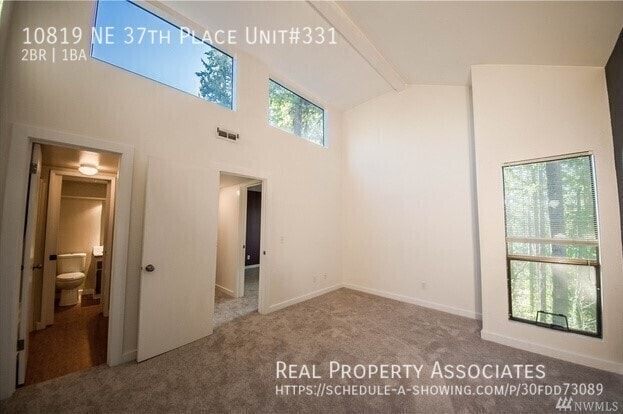 Building Photo - 10819 NE 37th Pl