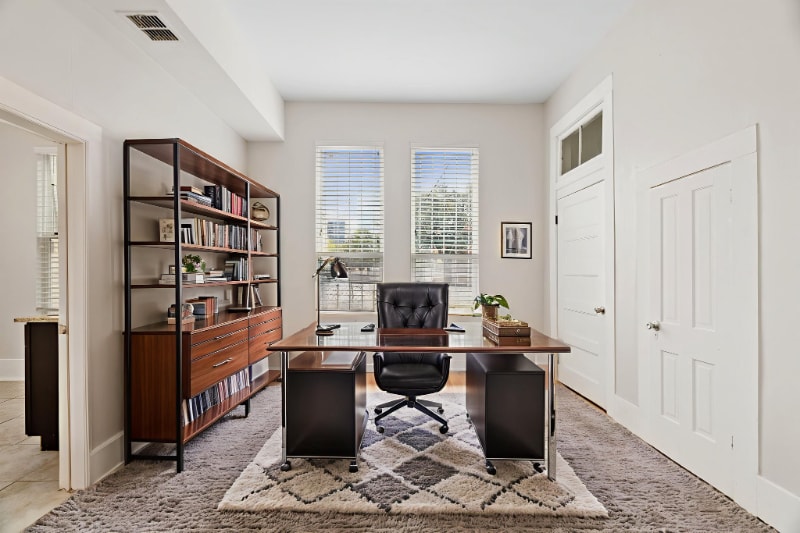 Building Photo - 620 N Flores St