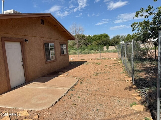 Building Photo - 2484 N Sulphur Springs St