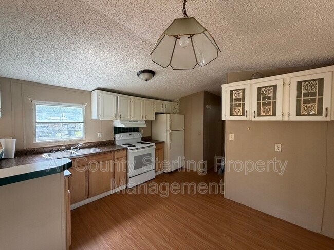 Building Photo - 109 SW Socket Glen