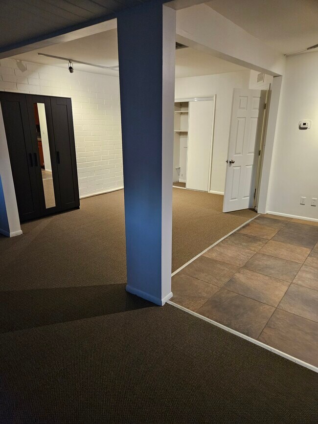 Building Photo - 4110 W Burbank Blvd