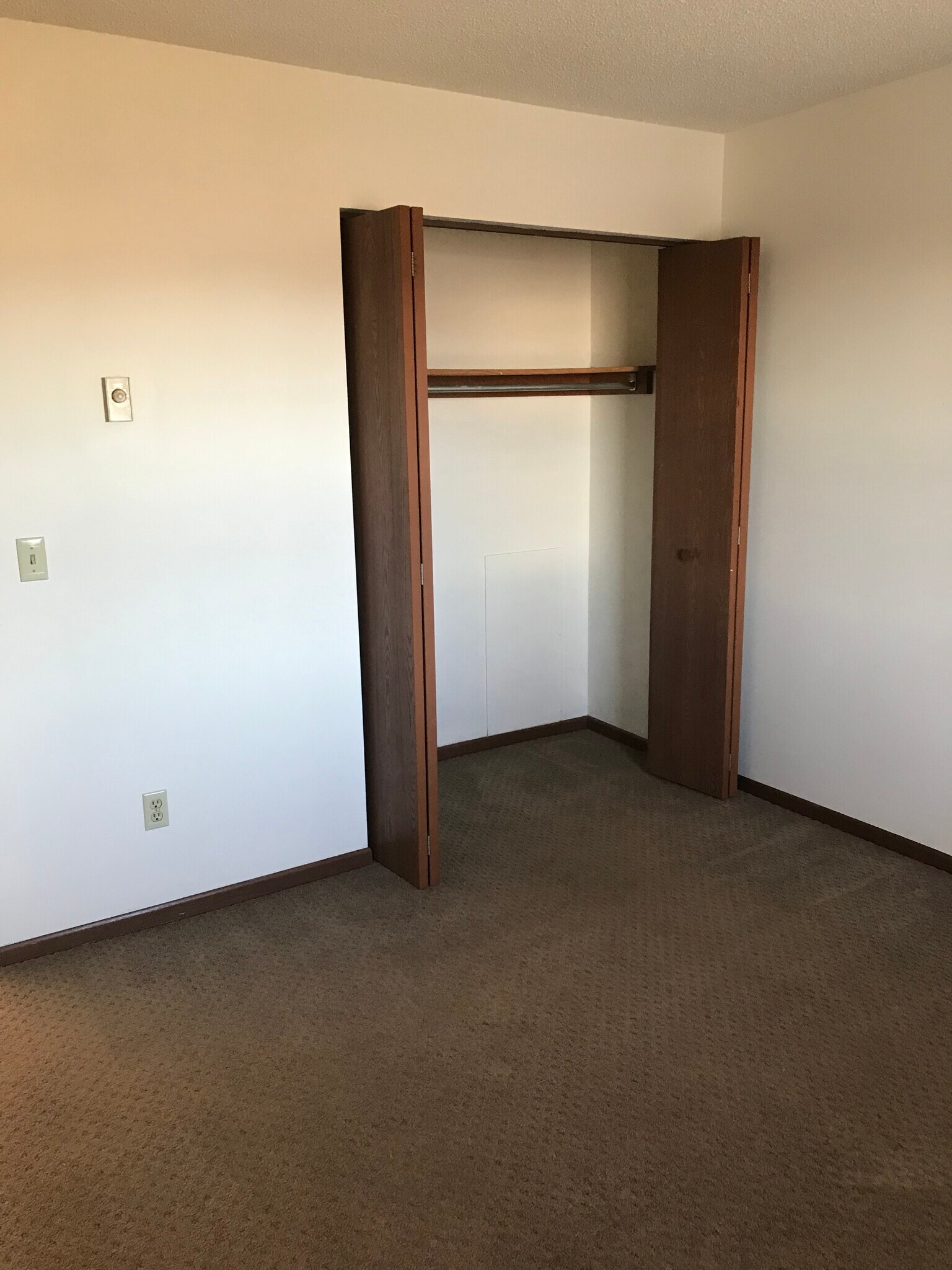 Bedroom Closet - 50950 Rose Ln