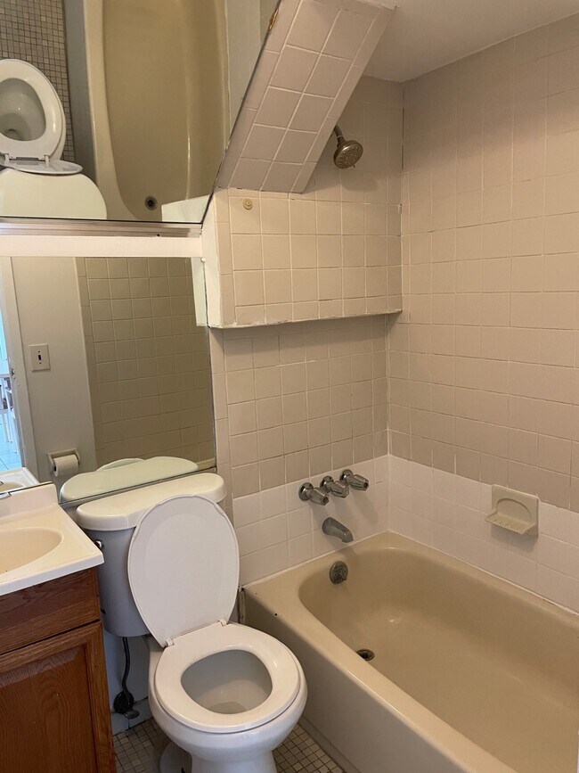 Building Photo - 346 Klondike Ave