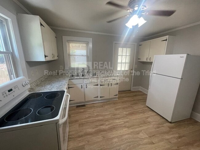 Building Photo - 121 Robbins St