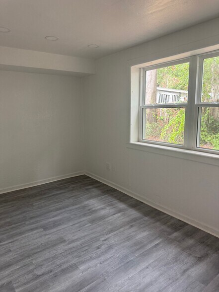 Building Photo - 1412 Dauphin Ln