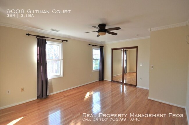Building Photo - Charming End Unit by Huntsman Lake!