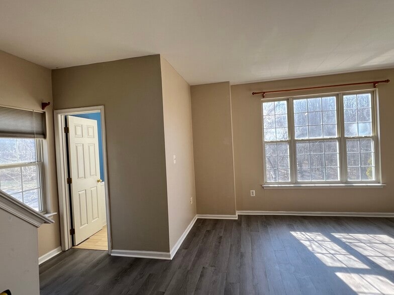 Building Photo - 47 Wicklow Rd