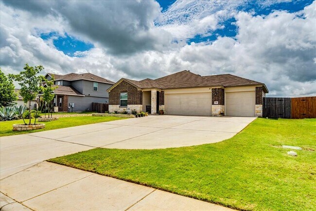 Building Photo - 389 Salt Springs Rd