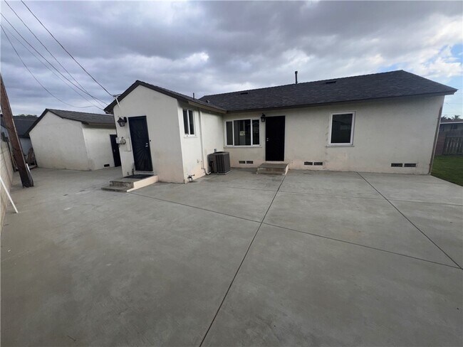 Building Photo - 2233 W Havenbrook St