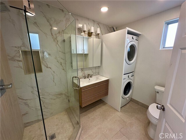 Building Photo - 934 Manhattan Ave