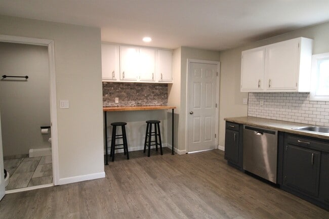 Building Photo - 4 Monroe Dr