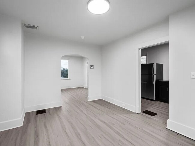 Building Photo - Pet Friendly Decorative Fireplace