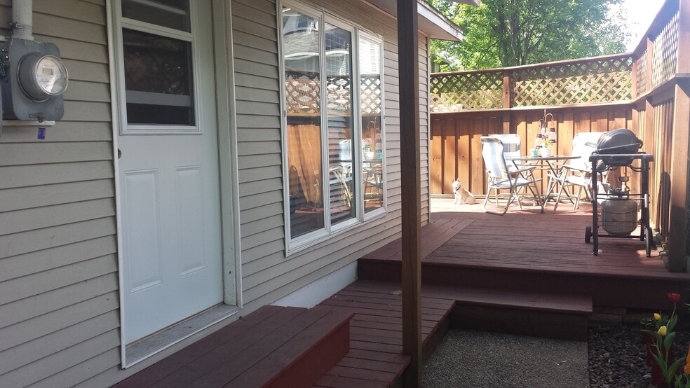 Building Photo - 109 Florence St