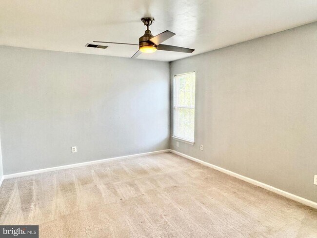 Building Photo - 35 Live Oak Ln