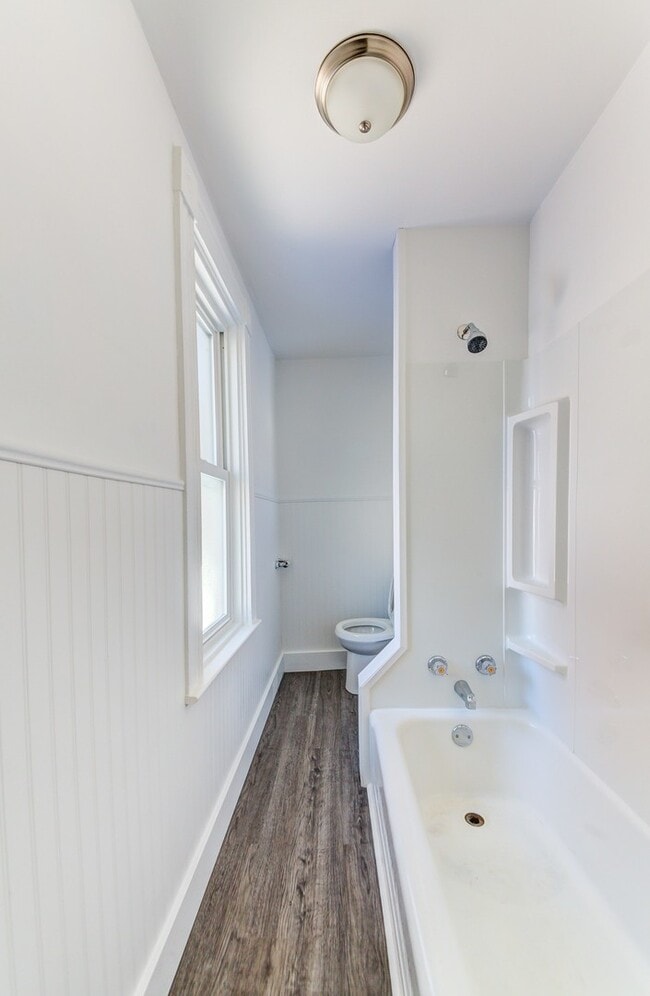 Building Photo - AVAILABLE MAY 2024 - Recently Renovated 2 ...