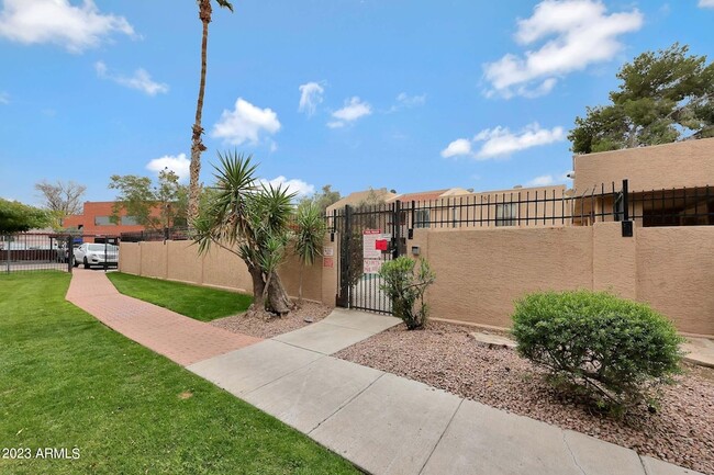 Building Photo - 3131 W Cochise Dr