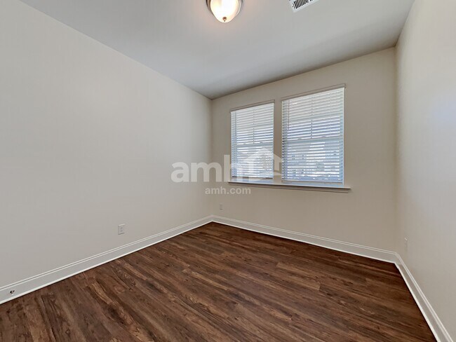 Building Photo - 161 Twin River Dr